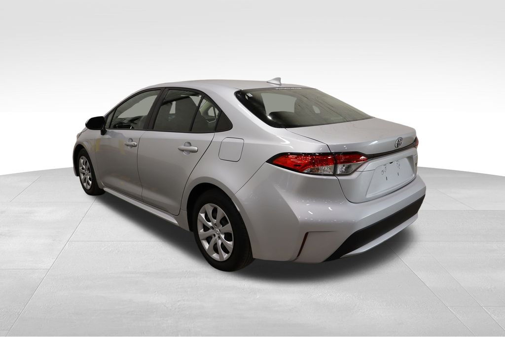 2022 Toyota Corolla LE photo 2