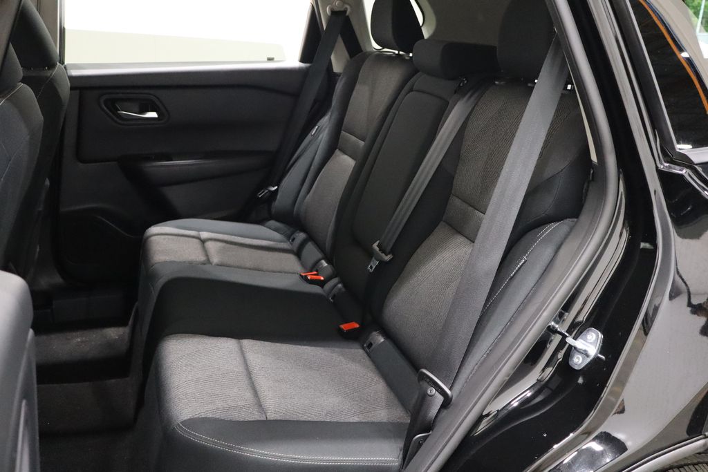 2024 Nissan Rogue SV - Photo 11