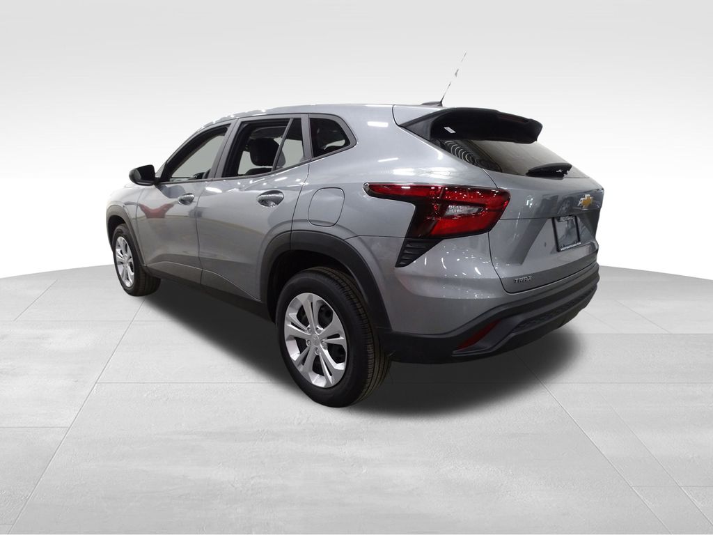 2024 Chevrolet Trax LS photo 3