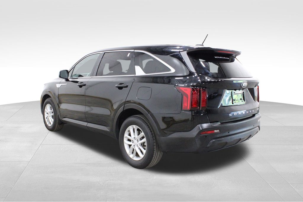2021 Kia Sorento LX photo 3