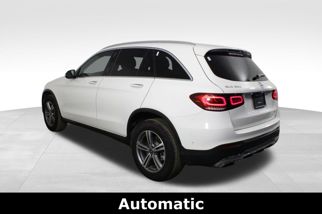 2022 Mercedes Benz GLC 300 photo 2