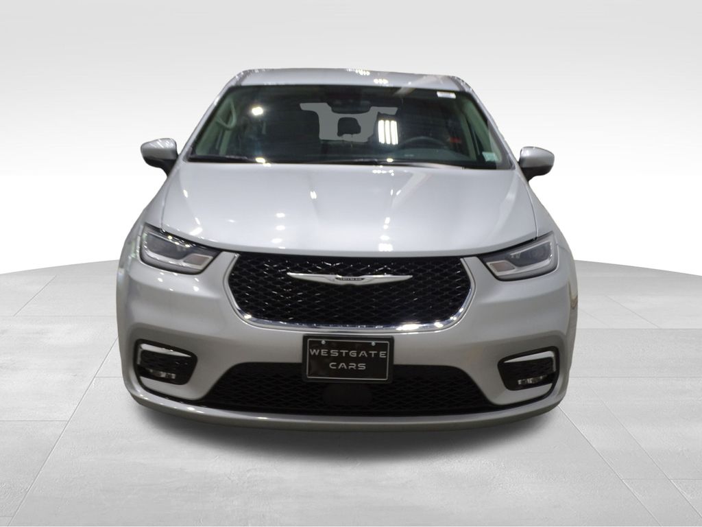 2023 Chrysler Pacifica Touring L photo 2