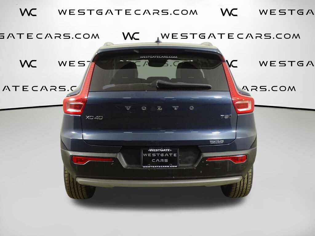 Used 2022 Volvo XC40 Momentum SUV