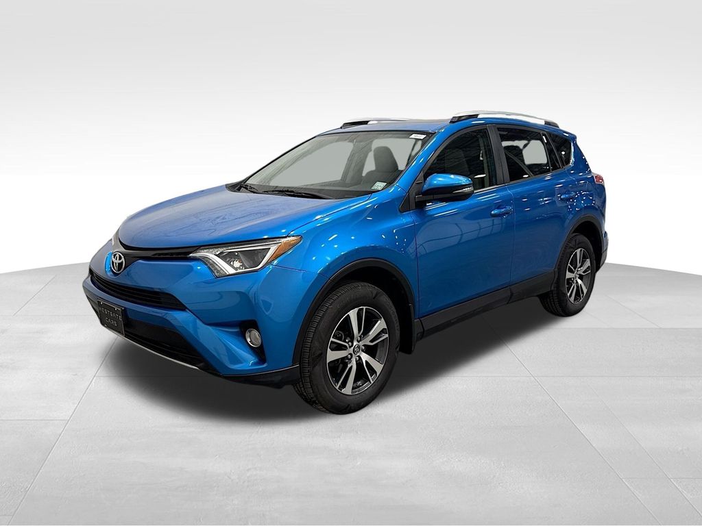 2016 Toyota RAV4 XLE photo 3