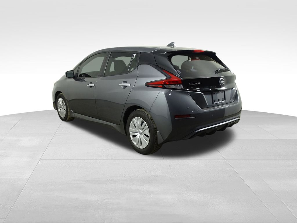2023 Nissan Leaf S photo 3
