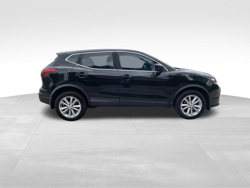 2017 Nissan Rogue Sport S photo 4