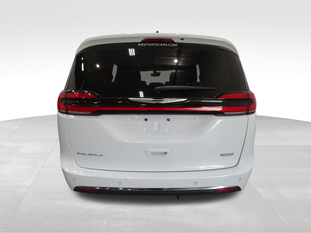 2024 Chrysler Pacifica Touring L photo 4