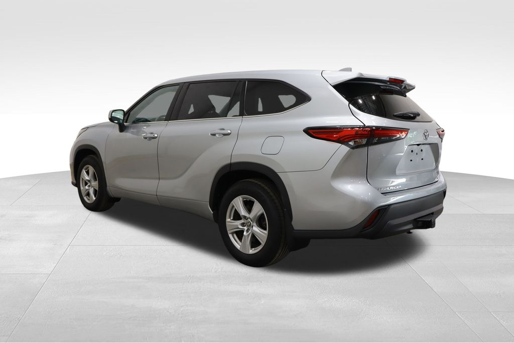 2021 Toyota Highlander L photo 3