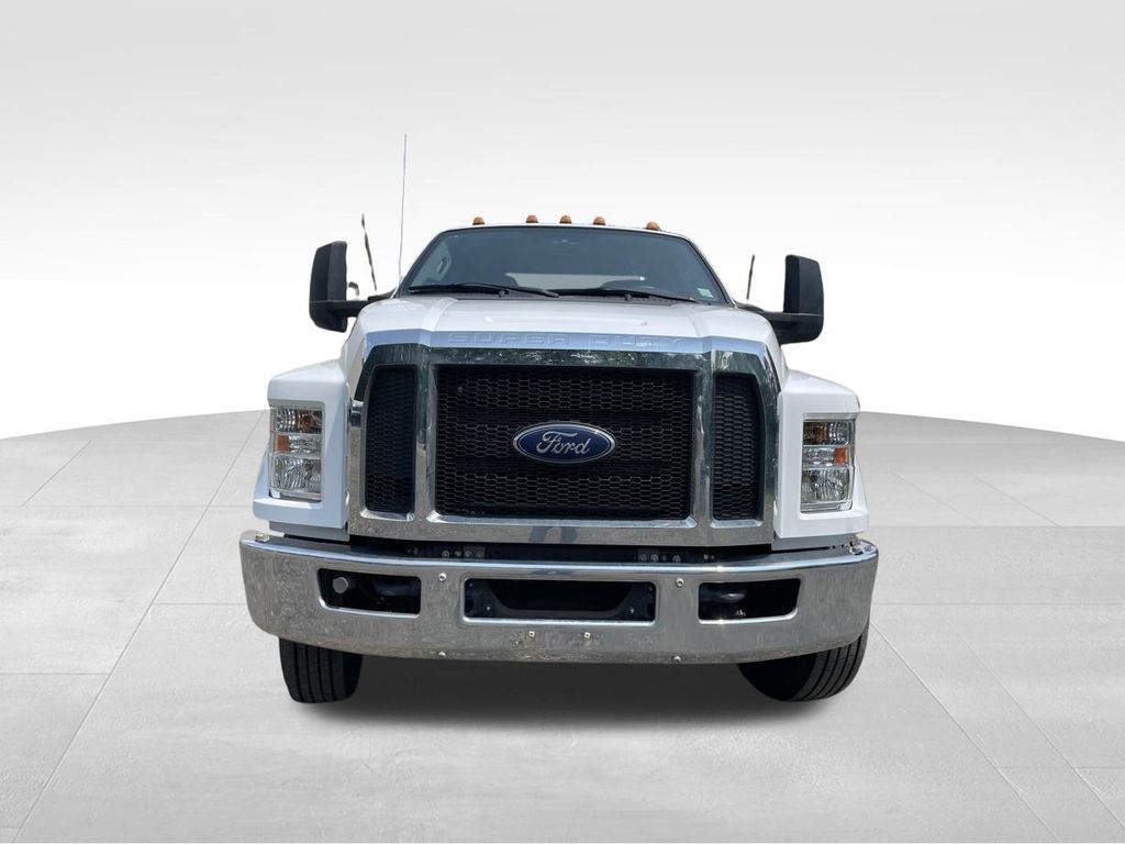 2019 Ford F-750 Base SuperCab photo 2