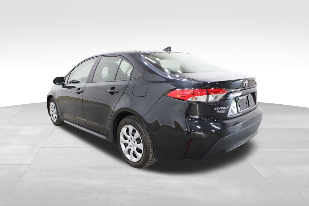 2022 Toyota Corolla LE photo 3
