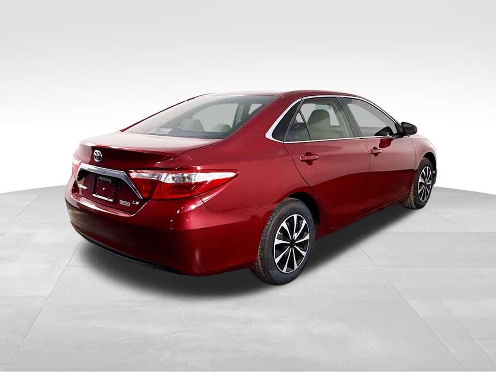 2017 Toyota Camry LE photo 3