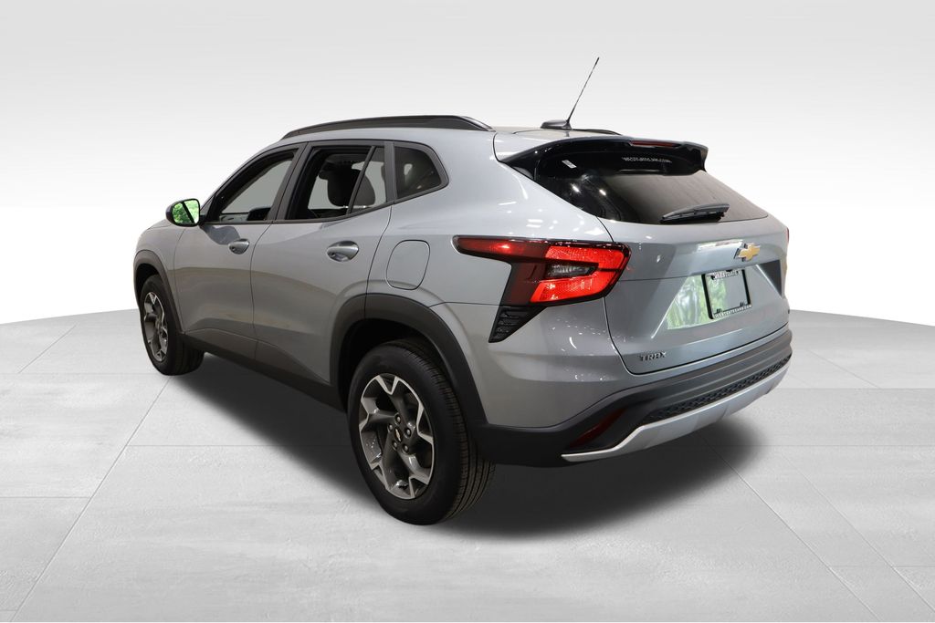 2024 Chevrolet Trax LT photo 3