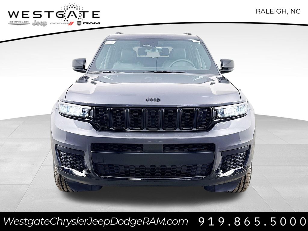 2025 Jeep Grand Cherokee Altitude photo 2
