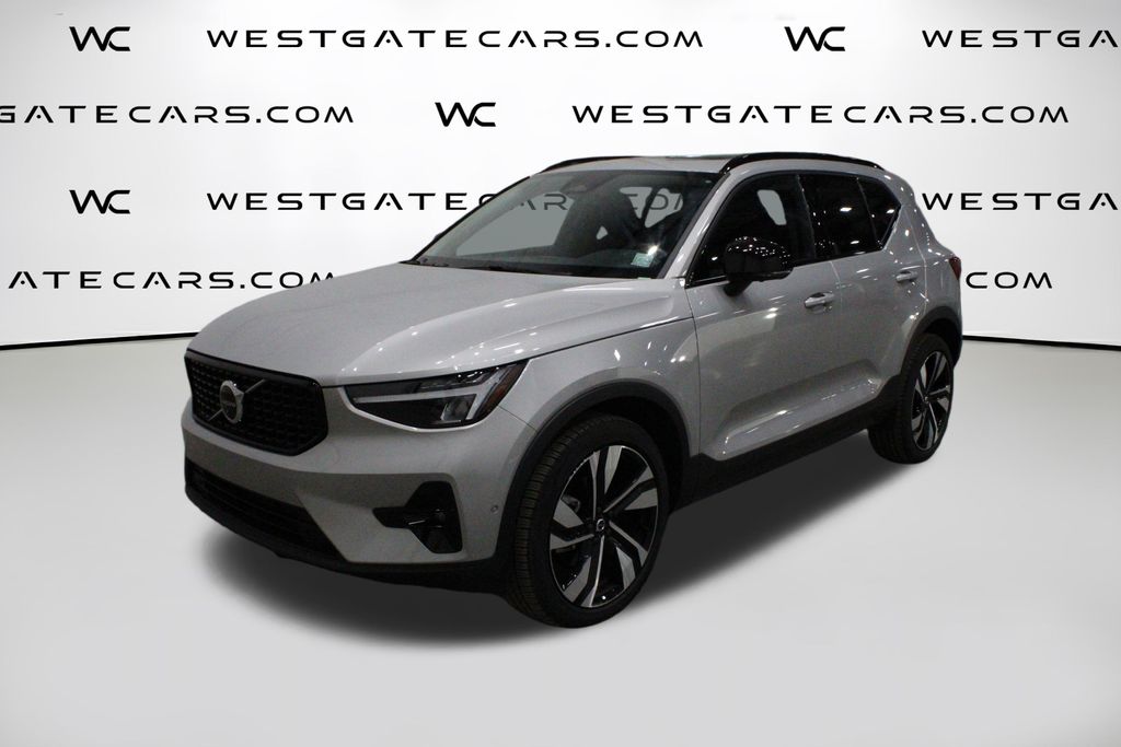 2025 Volvo XC40