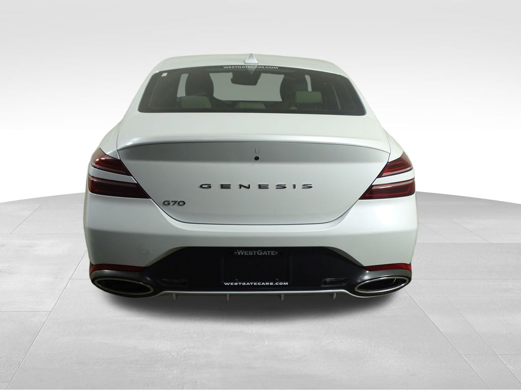 2024 Genesis G70 2.5T photo 4