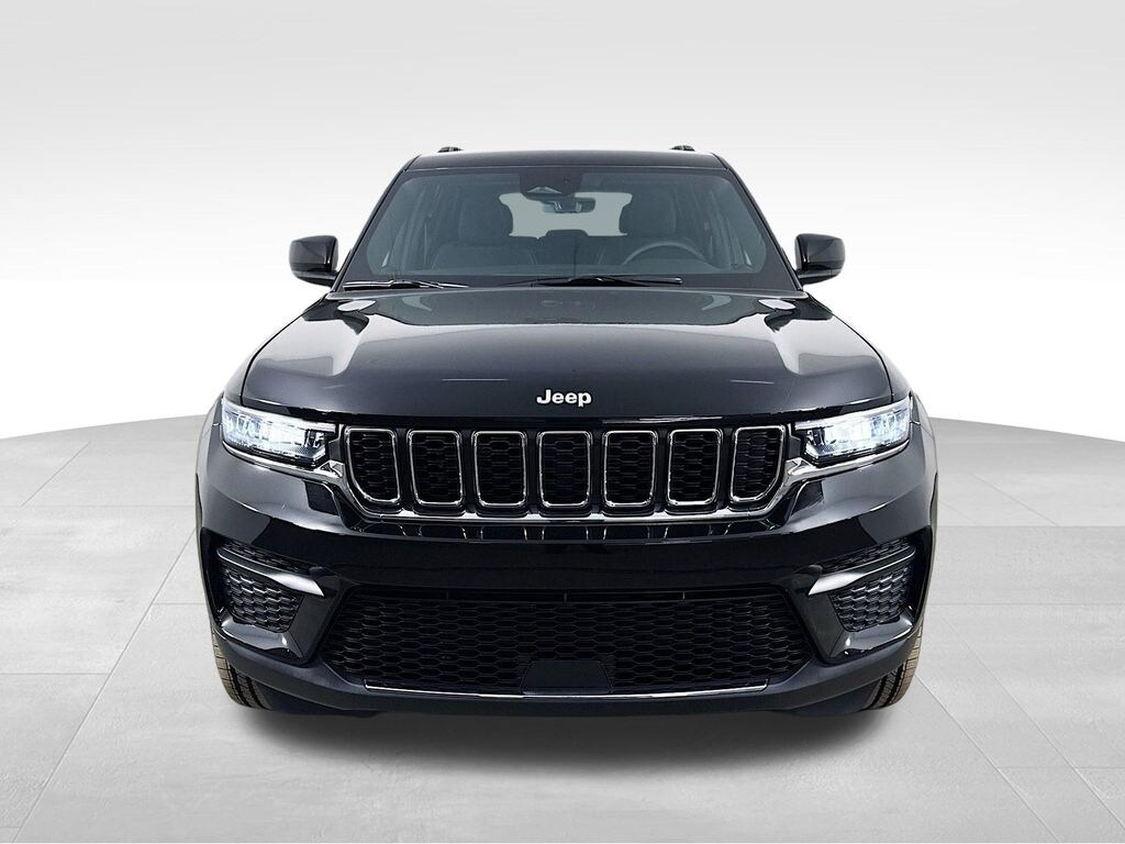 New 2025 Jeep Grand Cherokee LAREDO 4X4 Sport Utility