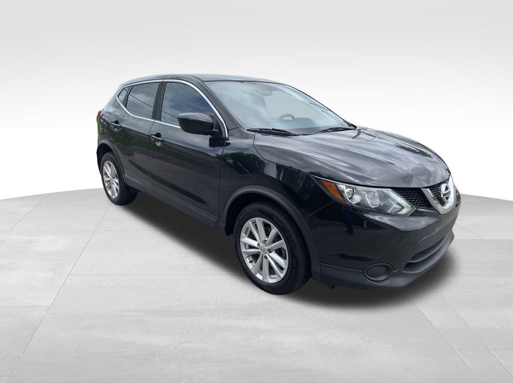 2017 Nissan Rogue Sport S photo 3