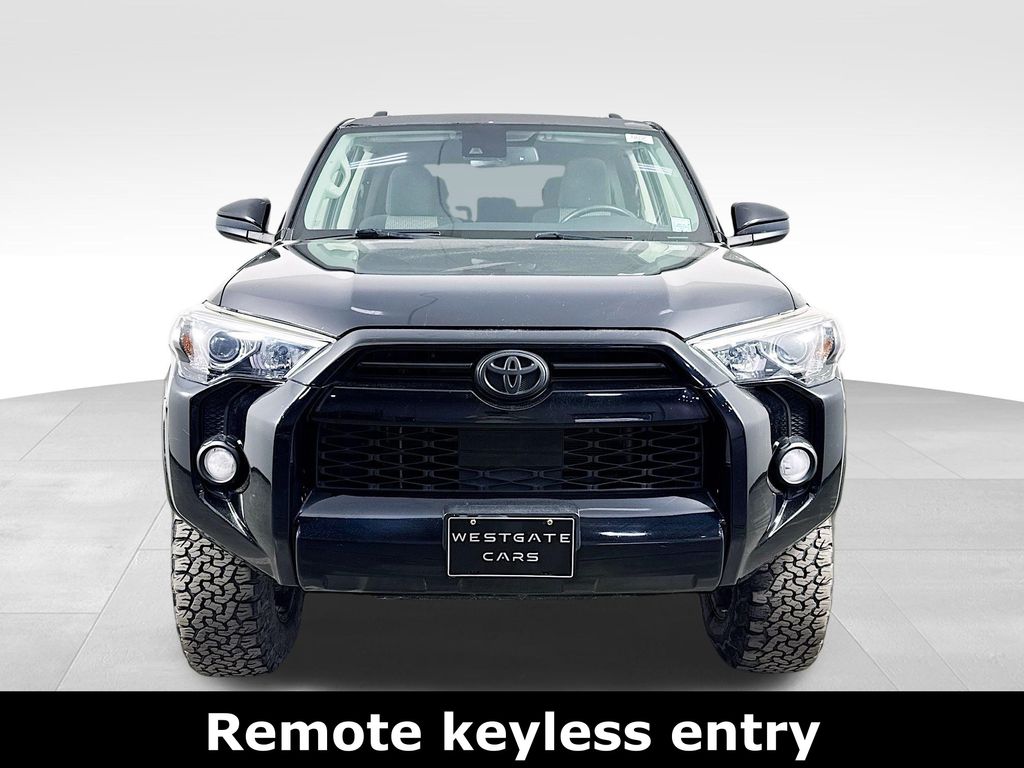 2020 Toyota 4Runner SR5 photo 2
