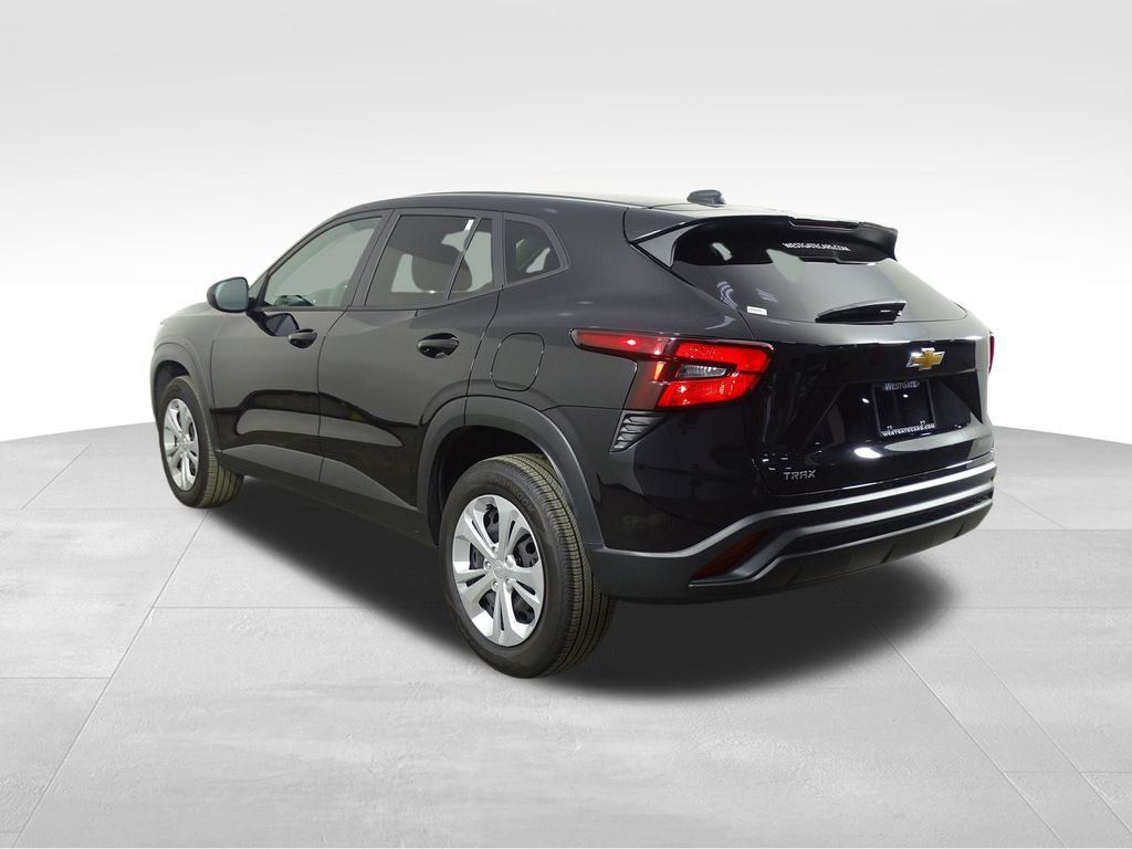 2025 Chevrolet Trax LS photo 3