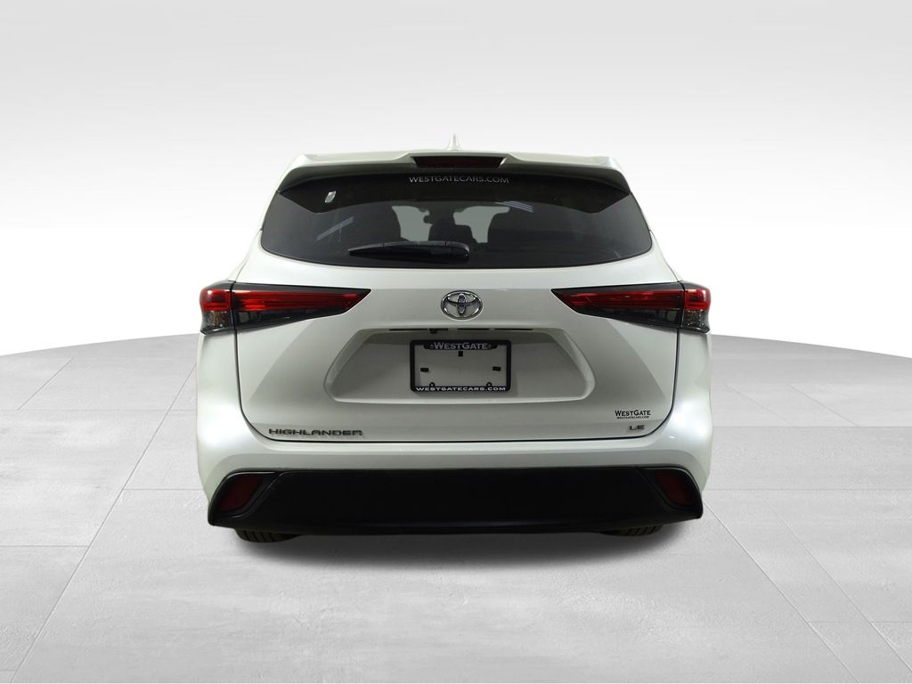 2021 Toyota Highlander LE photo 4