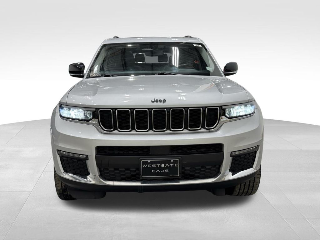 2022 Jeep Grand Cherokee Limited photo 2