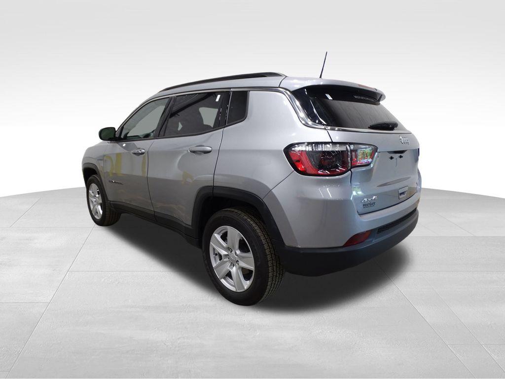 2022 Jeep Compass Latitude photo 3