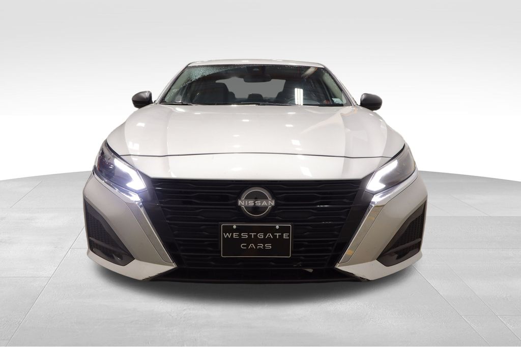 2024 Nissan Altima 2.5 SV photo 2