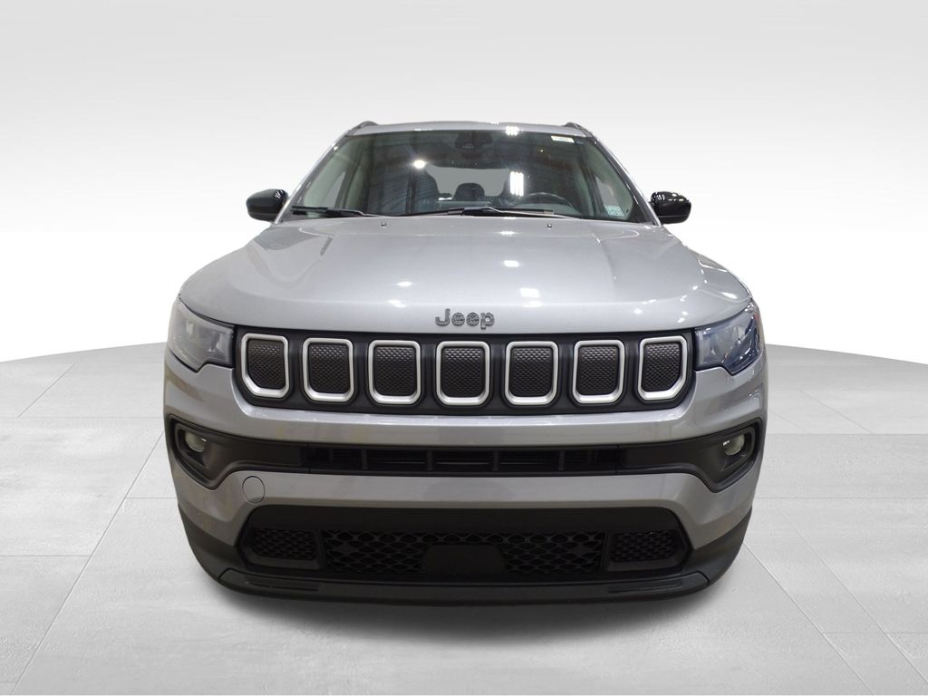 2022 Jeep Compass Latitude photo 2