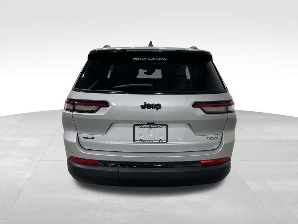 2024 Jeep Grand Cherokee Altitude photo 4