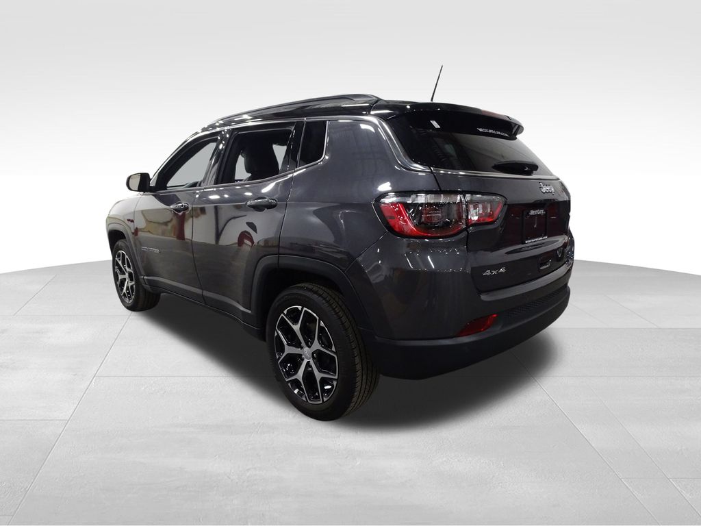 2024 Jeep Compass Limited photo 3