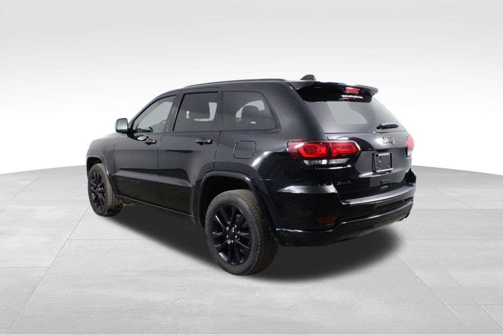2021 Jeep Grand Cherokee Laredo X photo 3