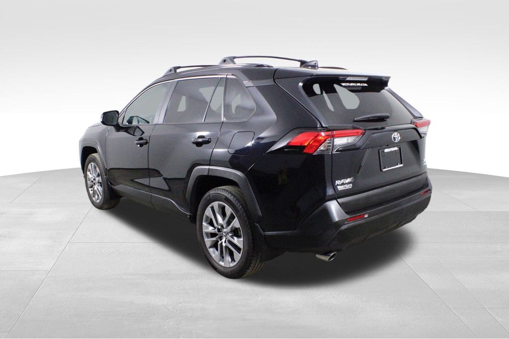 2023 Toyota RAV4 XLE Premium photo 3