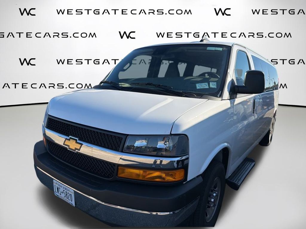 2025 Chevrolet Express Passenger LT's photo