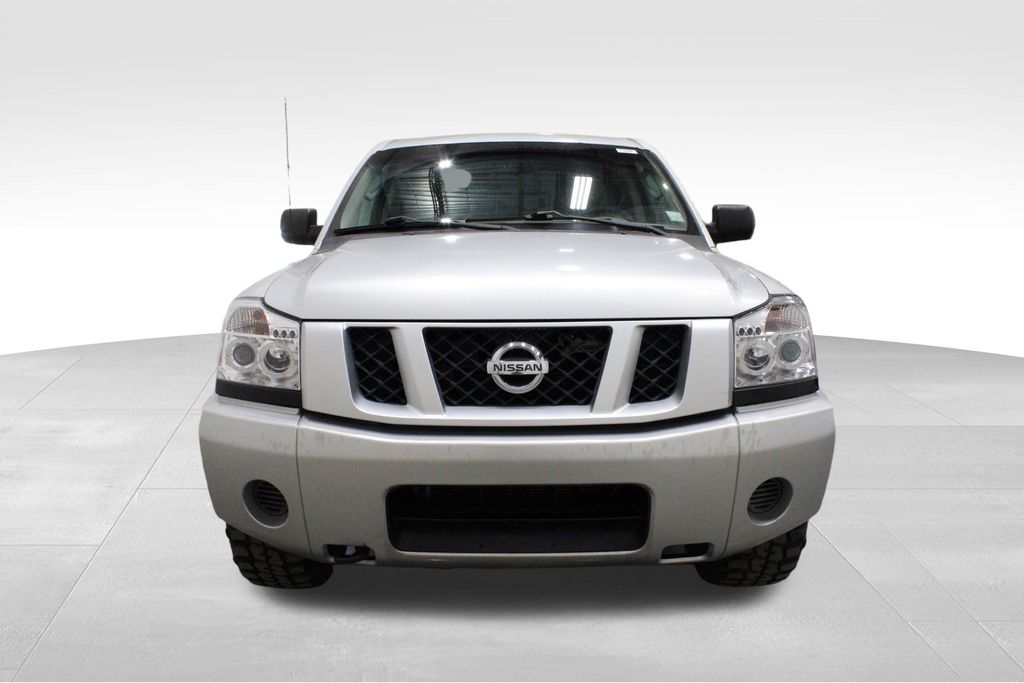 2009 Nissan Titan XE photo 2