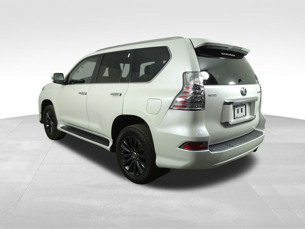 2023 Lexus GX 460 Luxury photo 3