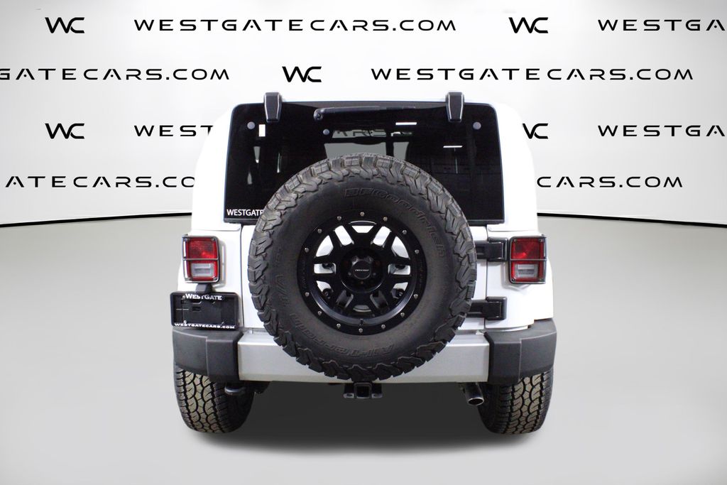 2013 Jeep Wrangler Unlimited Sahara photo 4