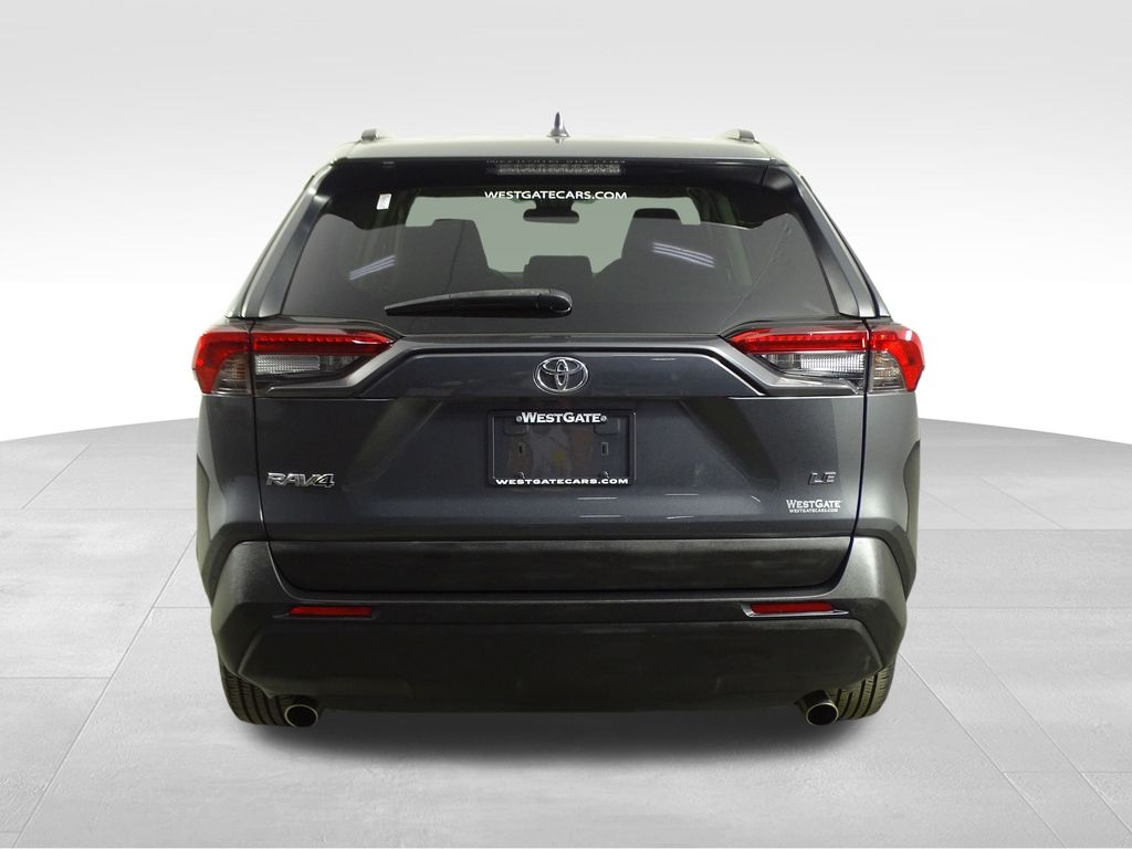 2020 Toyota RAV4 LE photo 4
