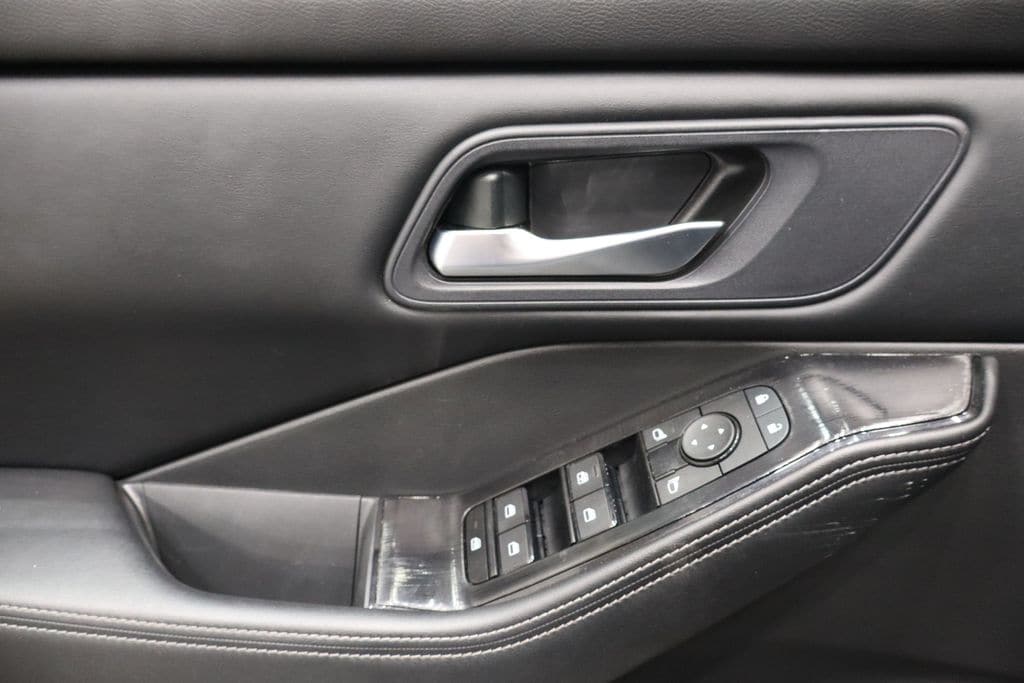2024 Nissan Rogue SV - Photo 17