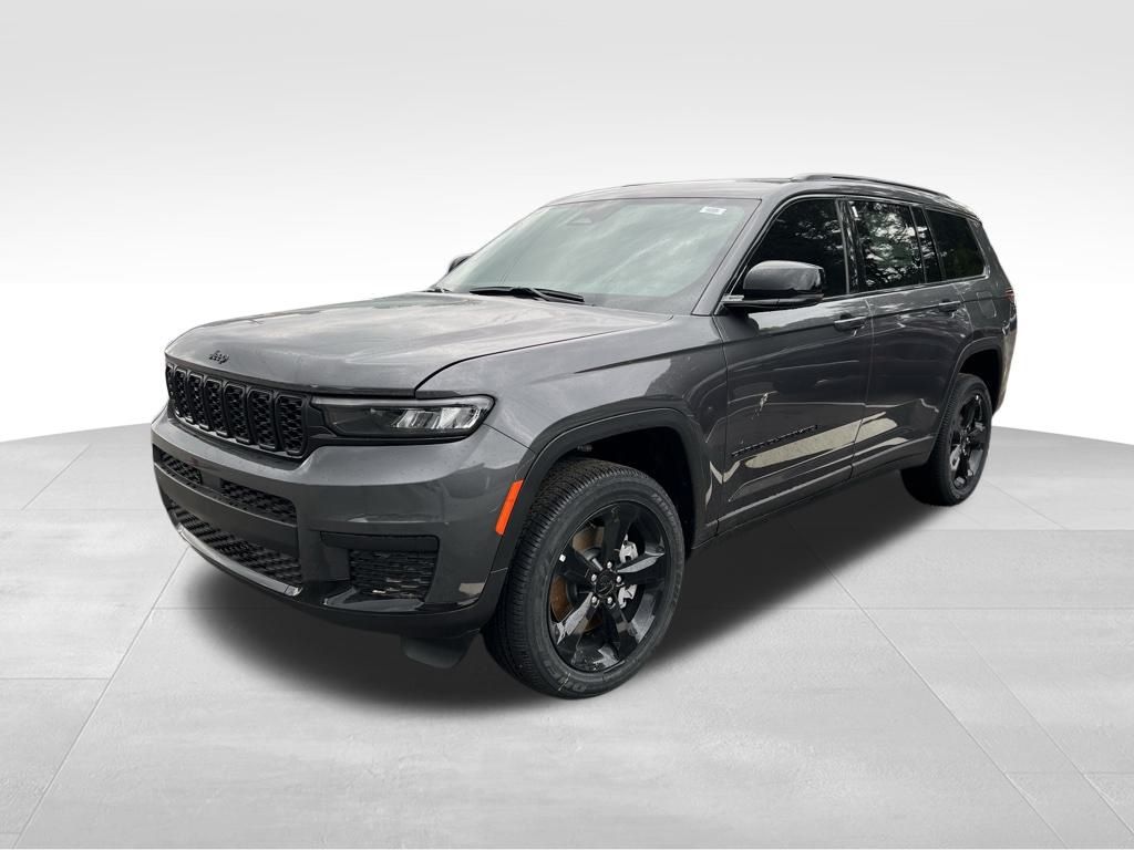 2025 Jeep Grand Cherokee Altitude photo 3