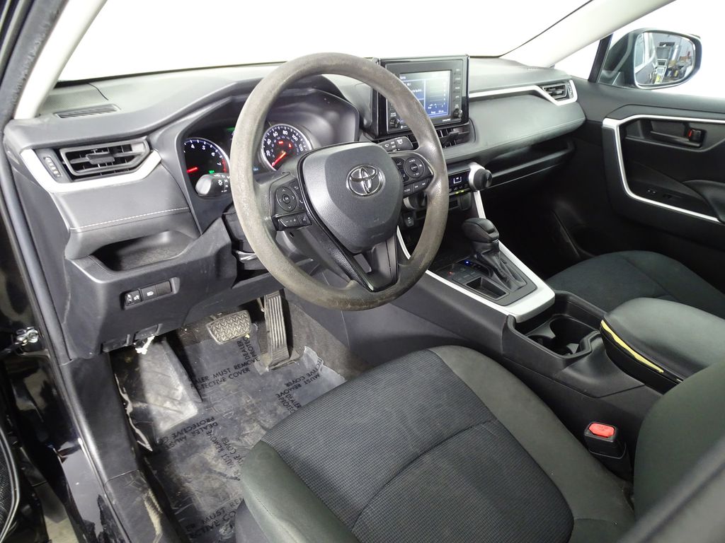 2021 Toyota RAV4 LE - Photo 19