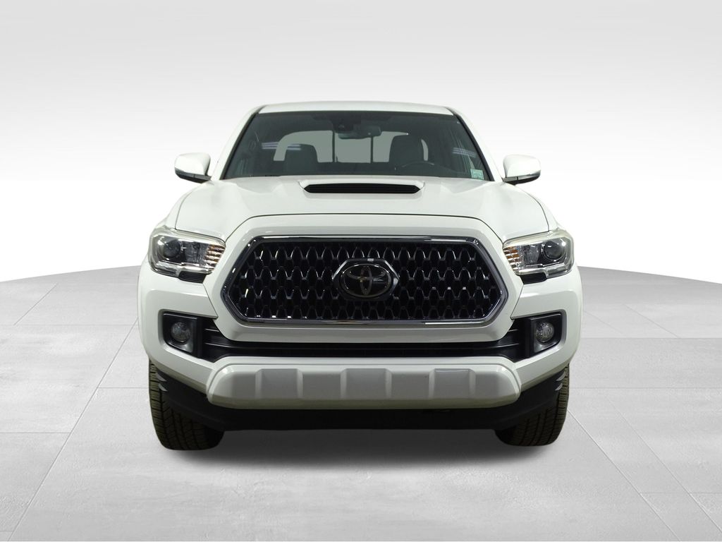 2019 Toyota Tacoma SR5 Double Cab photo 2