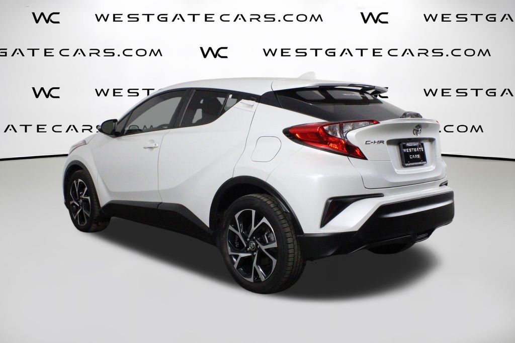 2021 Toyota C-HR XLE photo 3