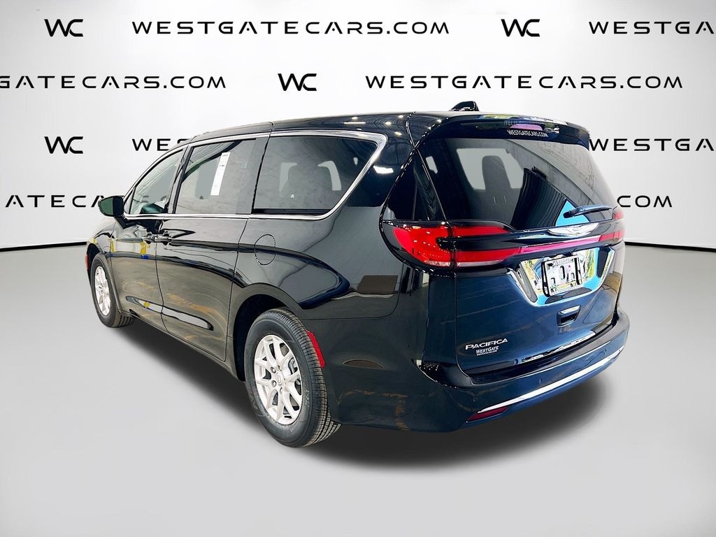 New 2026 Chrysler Pacifica SELECT Passenger Van