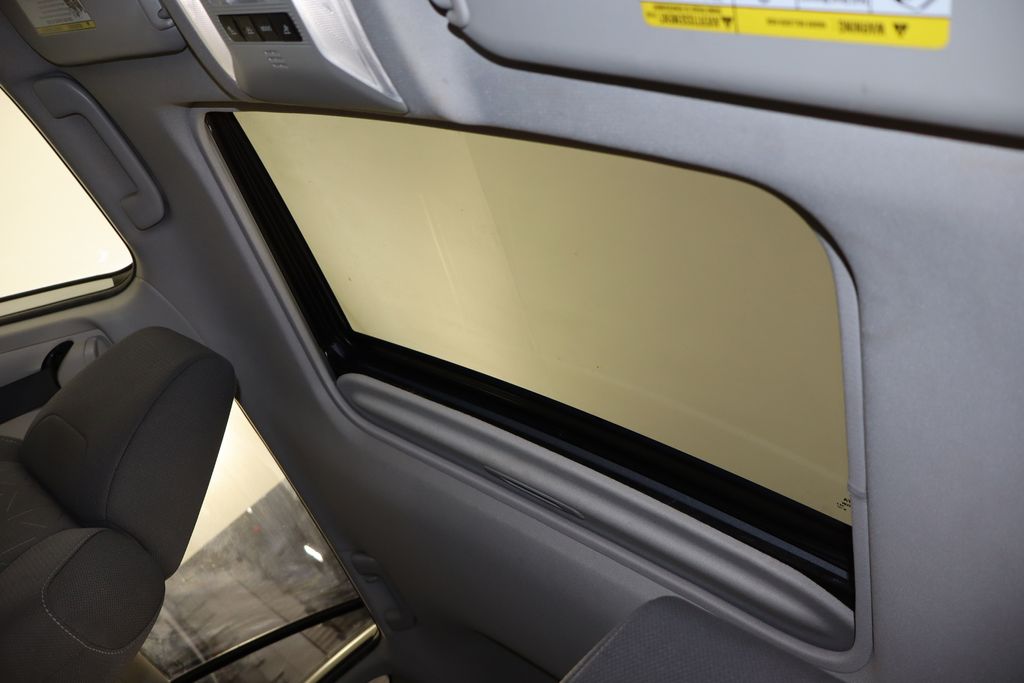 2021 Toyota RAV4 XLE - Photo 24