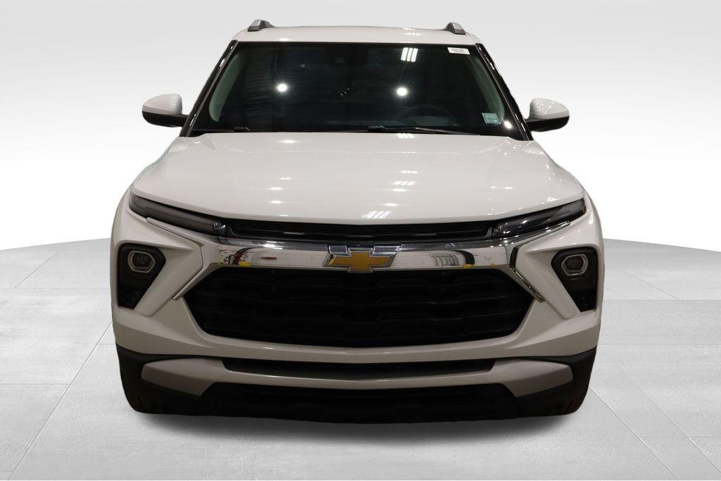 2024 Chevrolet Trailblazer LT photo 2