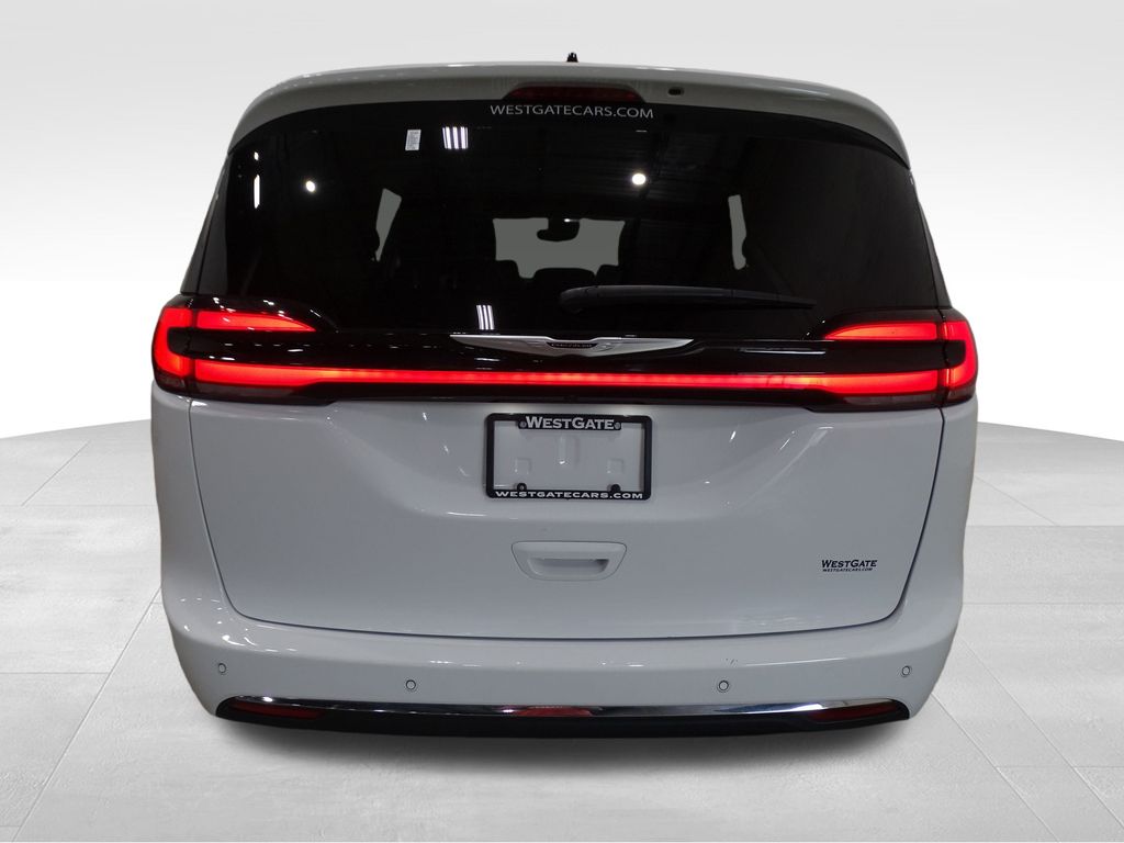 2024 Chrysler Pacifica Touring L photo 4