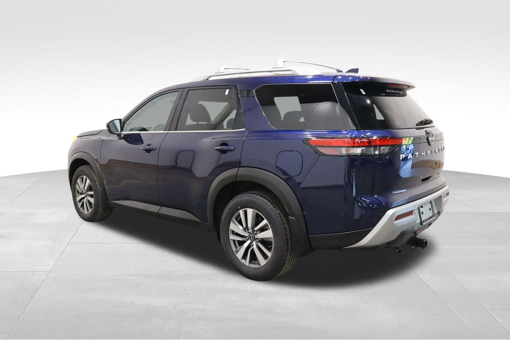 2022 Nissan Pathfinder SL photo 3
