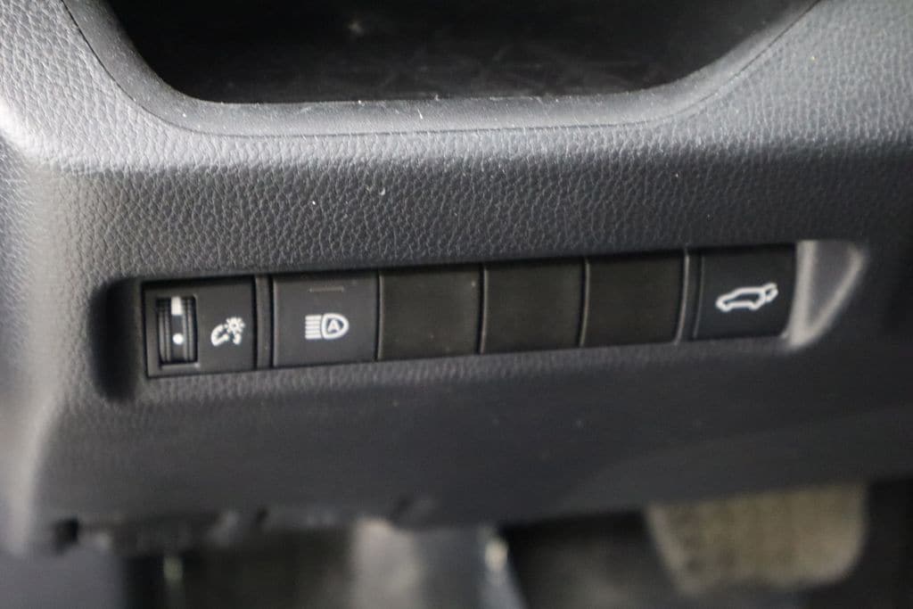 2021 Toyota RAV4 XLE - Photo 22