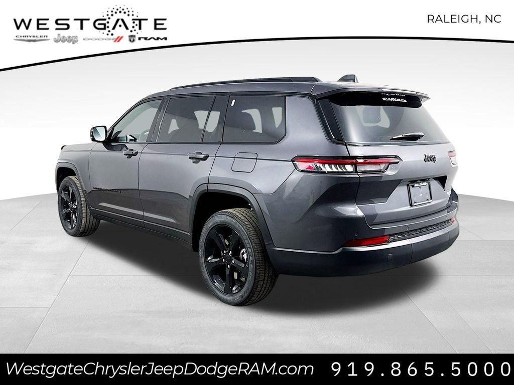 2025 Jeep Grand Cherokee Altitude photo 2