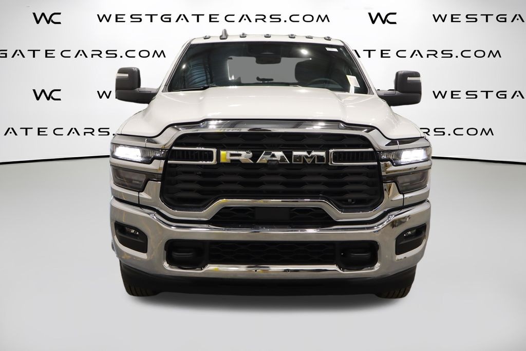 New 2026 Ram 3500 TRADESMAN CREW 4X4 60' CA Pickup